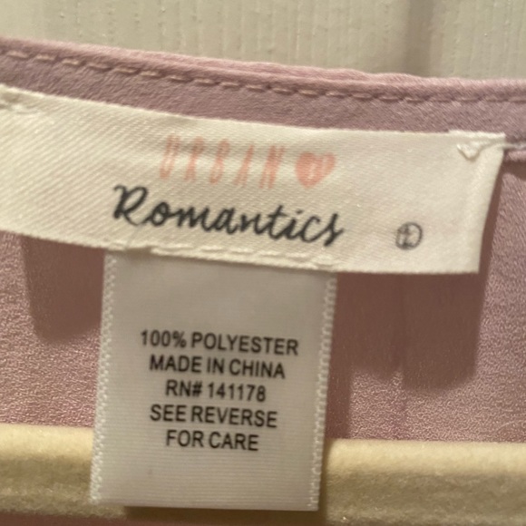 Urban Romantics pink mid length sleeves V-neck button front loop waist SZ L - Picture 2 of 3